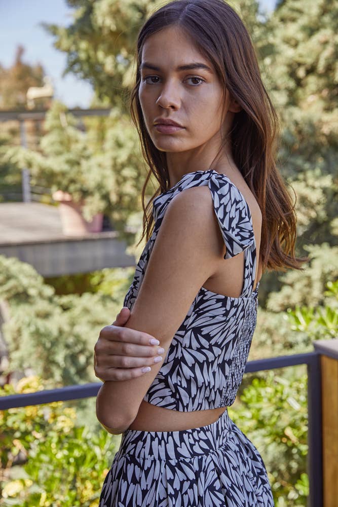 Heart Print Shoulder Tie Crop Top - Black