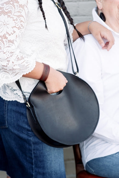 Britt Circle Crossbody - Black