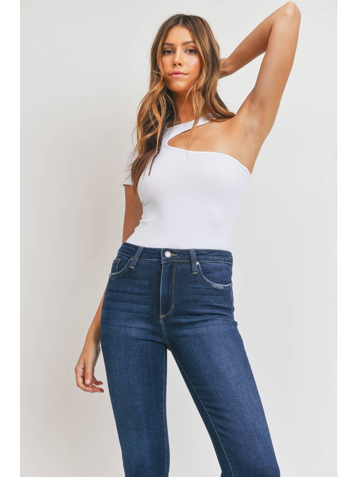 Clean High Rise Straight - Dark Wash