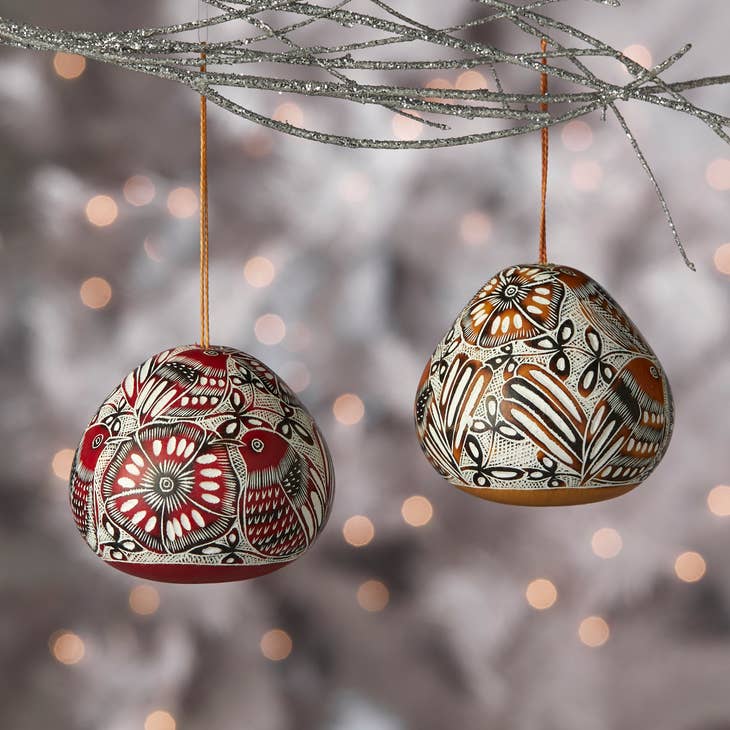Avian Motif Gourd Ornament