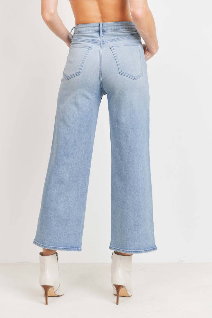 Wide Leg Cargo Pocket - Light Wash