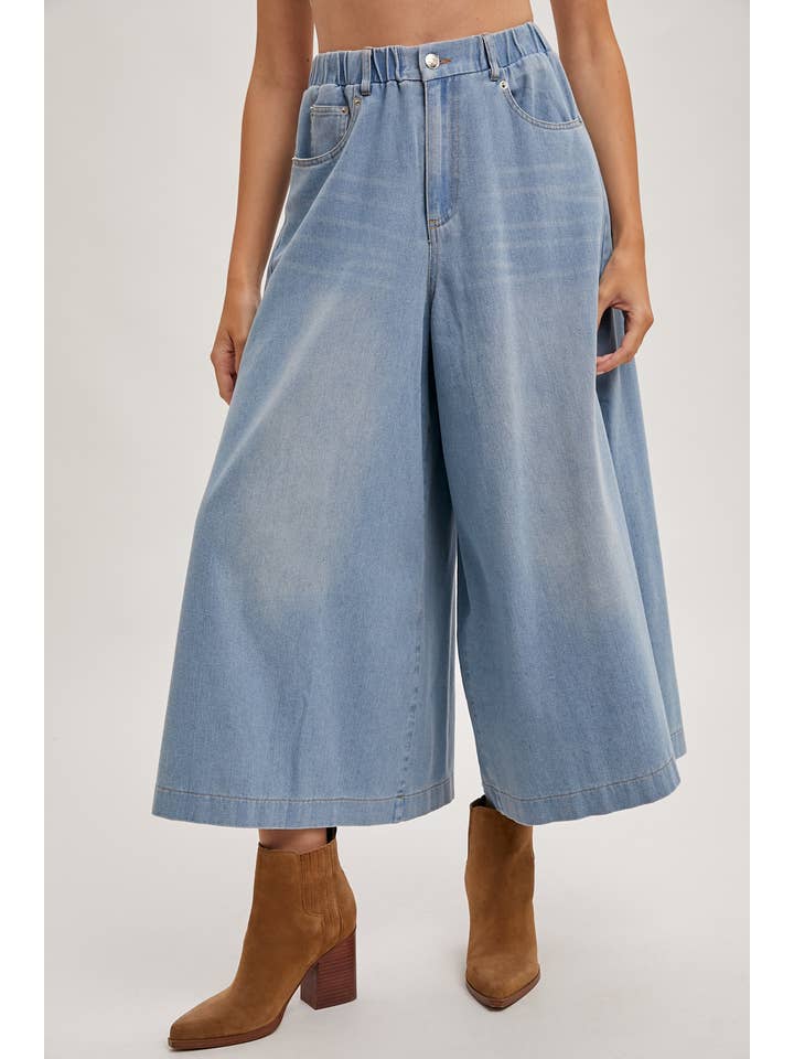 Wide Leg Crop Jeans - Light Wash