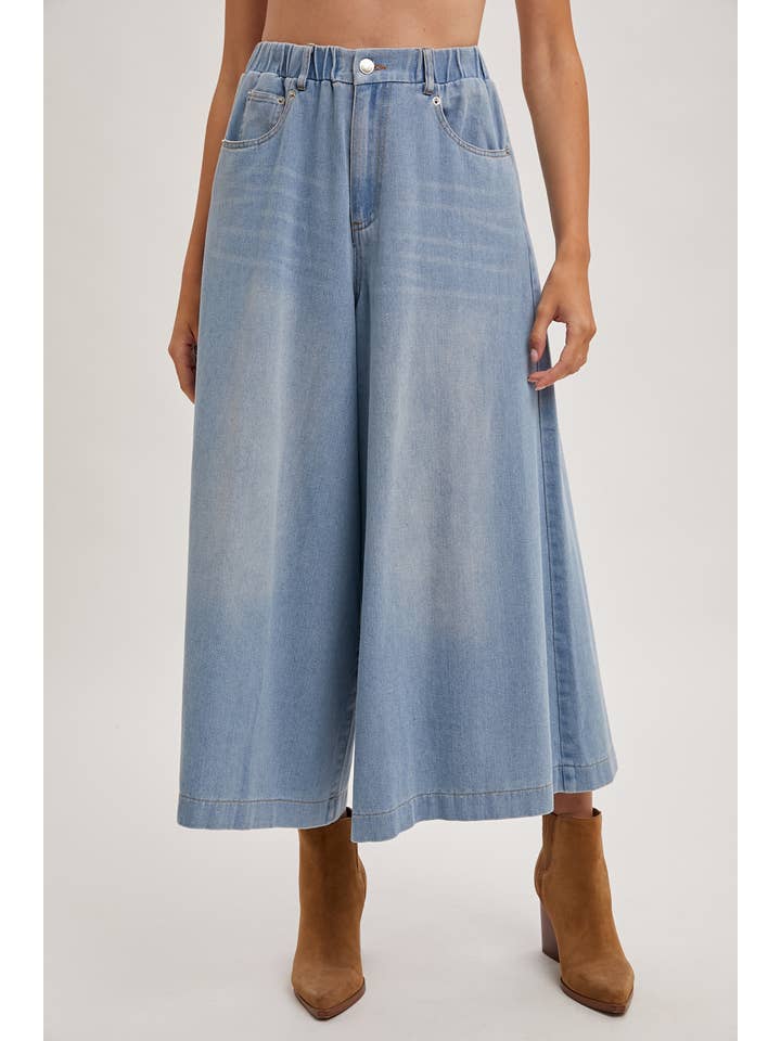 Wide Leg Crop Jeans - Light Wash